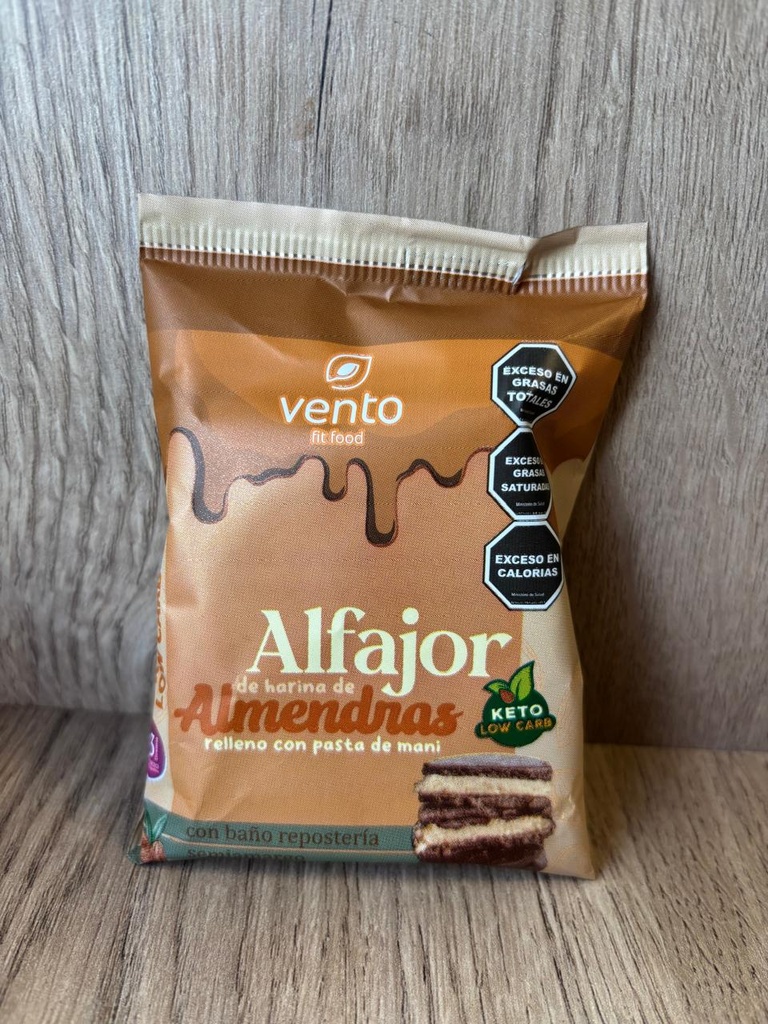 Alfajor keto de almendra con pasta de mani Vento